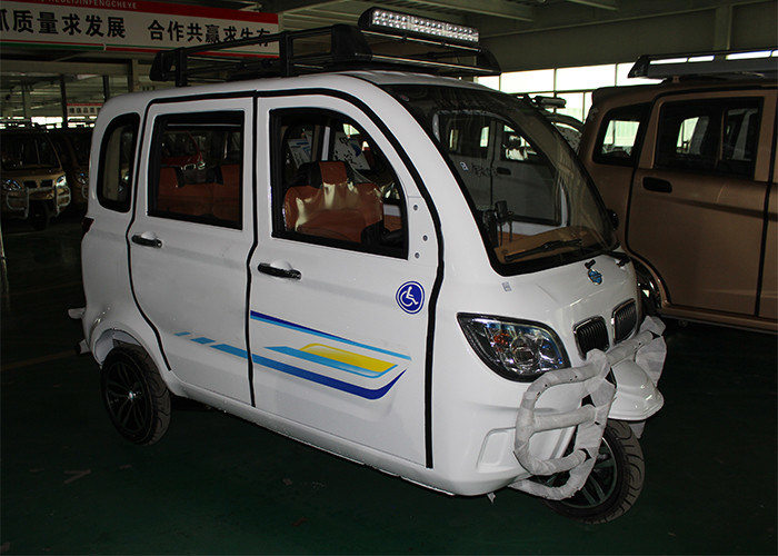 Enclosed Motor Assisted Tricycle , 200 CC Passenger 2700 MM Length Cargo Tricycle Motorcycle